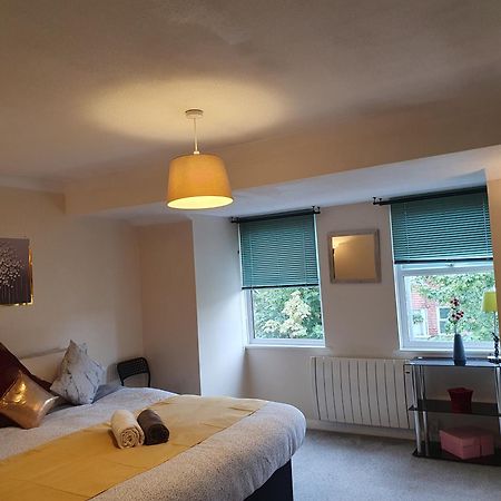 Lovely 1Bedrood Apartment Гілфорд Екстер'єр фото