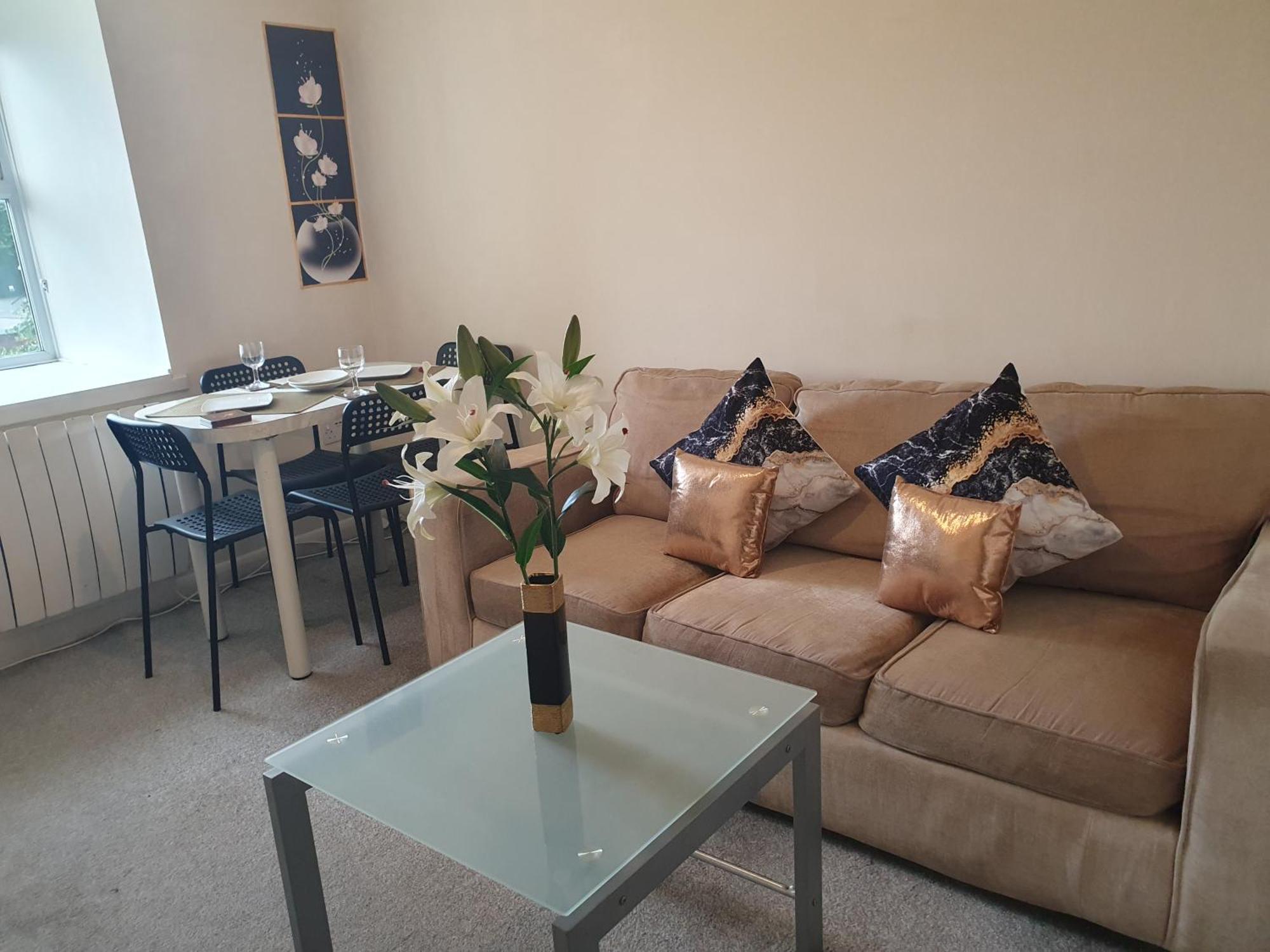 Lovely 1Bedrood Apartment Гілфорд Екстер'єр фото