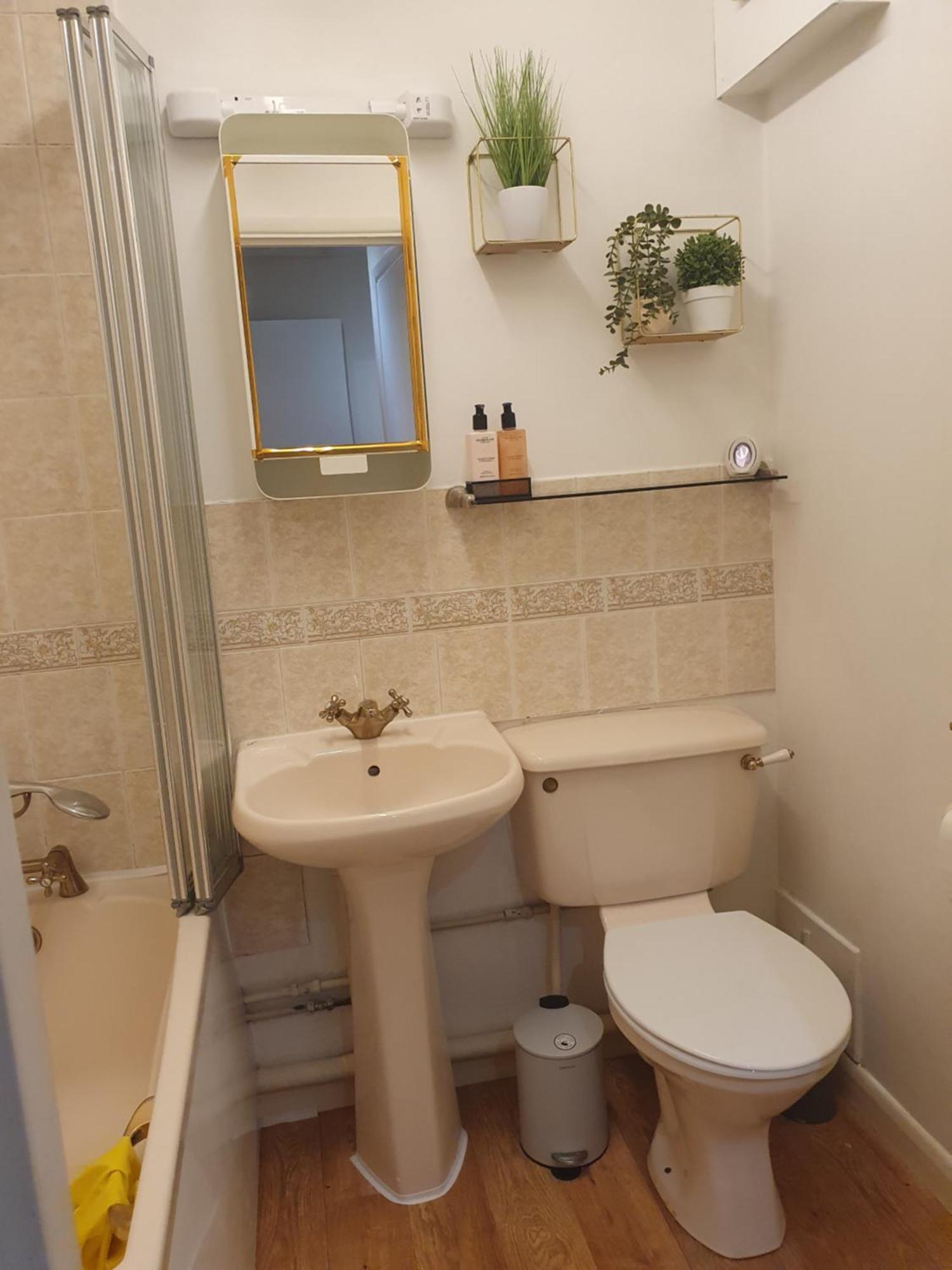 Lovely 1Bedrood Apartment Гілфорд Екстер'єр фото