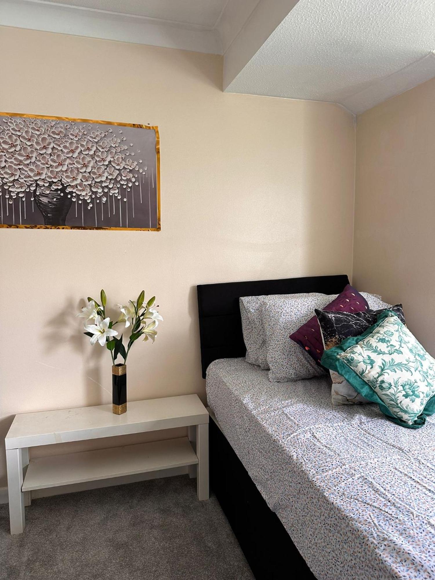Lovely 1Bedrood Apartment Гілфорд Екстер'єр фото