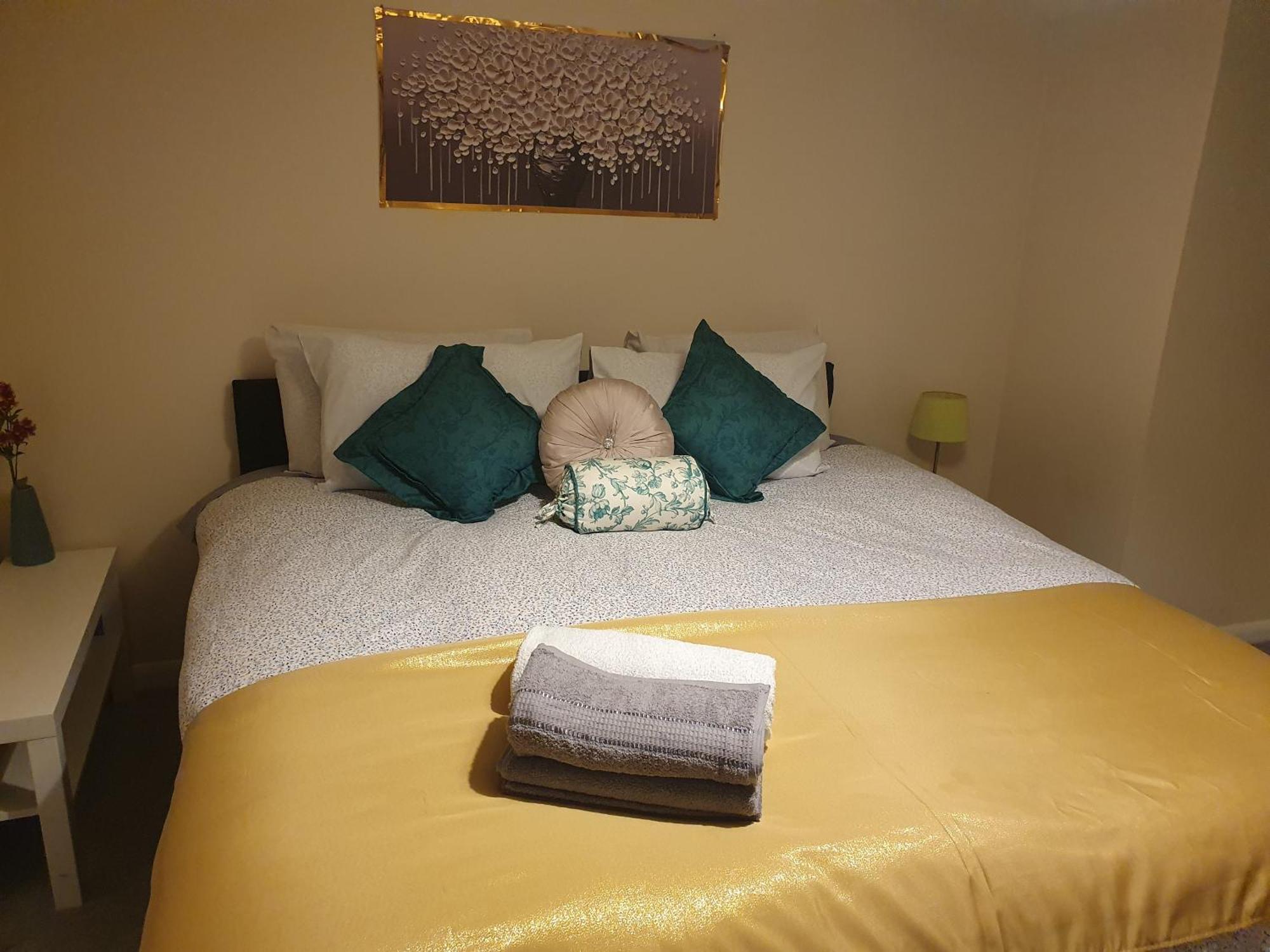 Lovely 1Bedrood Apartment Гілфорд Екстер'єр фото
