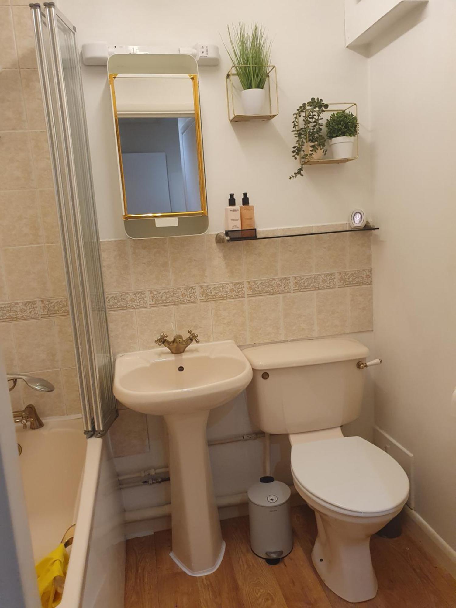 Lovely 1Bedrood Apartment Гілфорд Екстер'єр фото